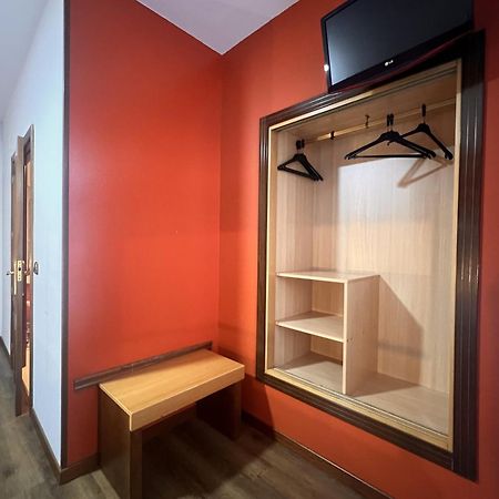 Loop Inn Hostel سانتياغو دي كومبوستيلا المظهر الخارجي الصورة