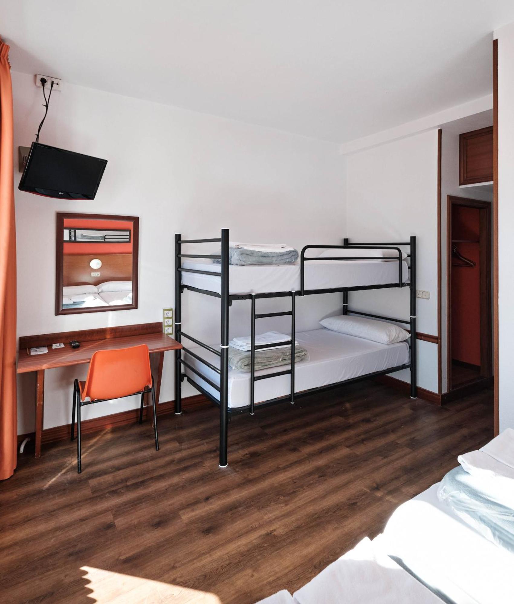 Loop Inn Hostel سانتياغو دي كومبوستيلا المظهر الخارجي الصورة