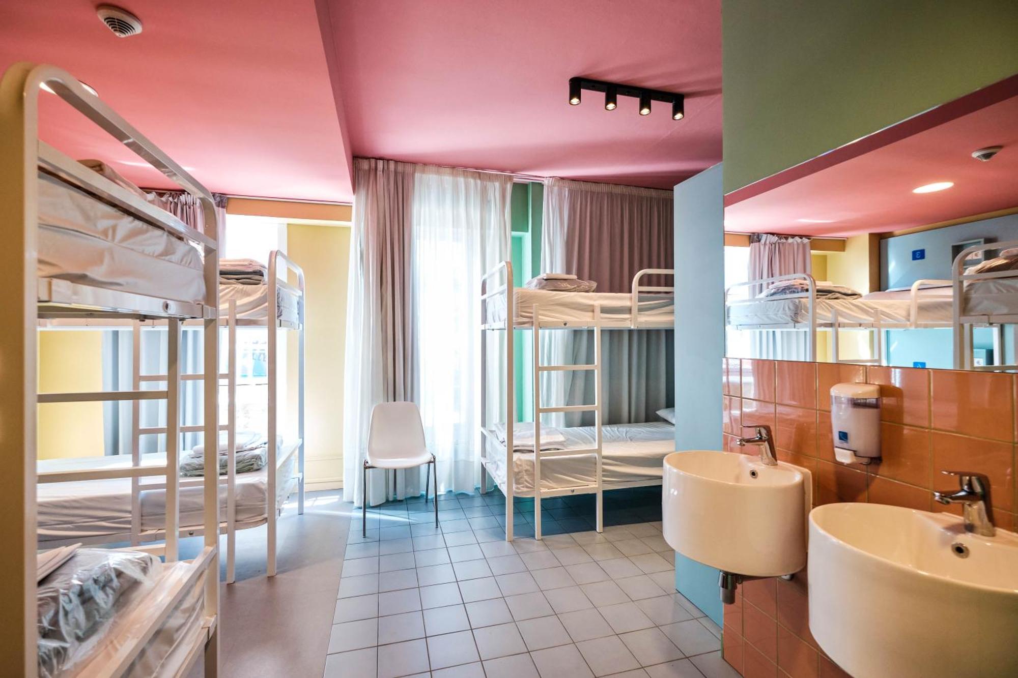 Loop Inn Hostel سانتياغو دي كومبوستيلا المظهر الخارجي الصورة