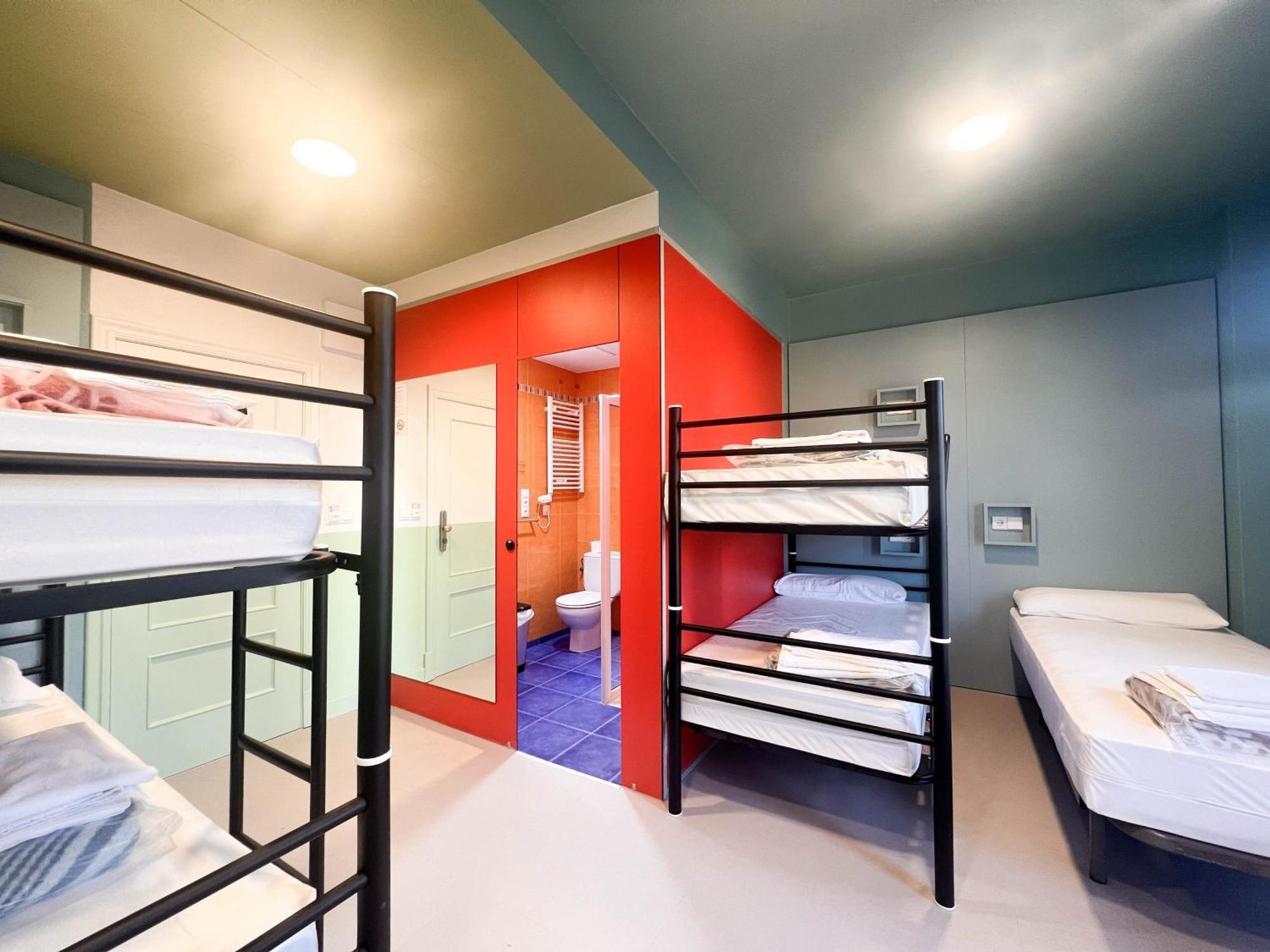 Loop Inn Hostel سانتياغو دي كومبوستيلا المظهر الخارجي الصورة